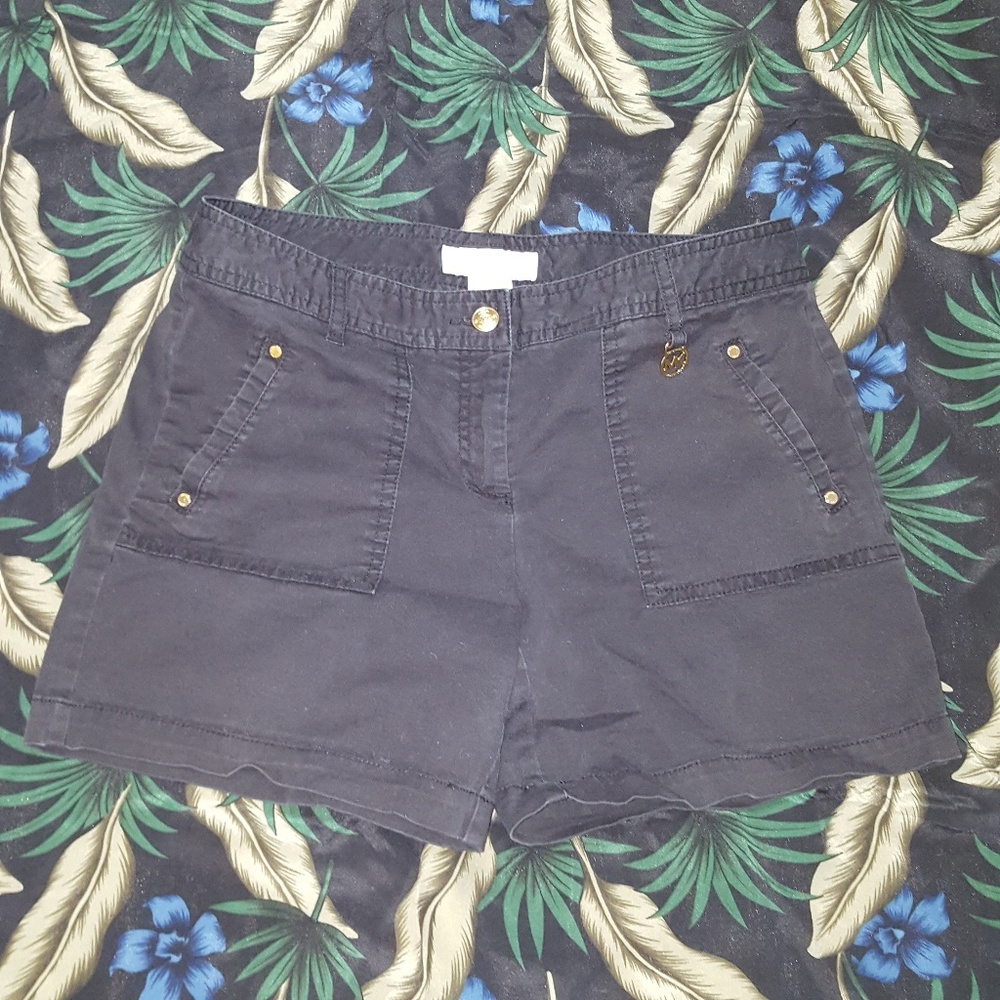 Michael Kors 4-pocket shorts with MK charm, Size 6